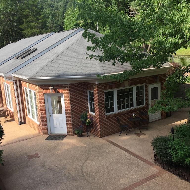 Charming Cottage Convenient To Leesburg Pet Policy Charming Cottage Convenient To Leesburg Pet Policy